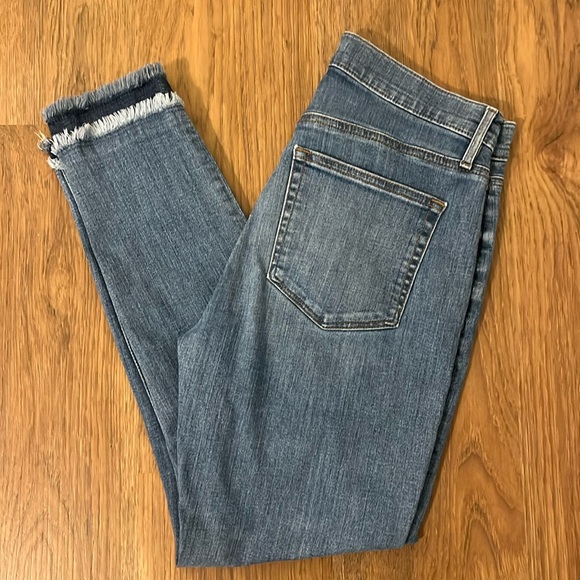 LOFT made and loved women’s skinny size 6/28 jeans. Used in great condition. - Picture 1 of 4
